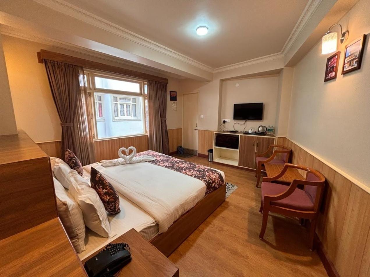Serenity Taksa Palace Hotel Darjeeling  Exterior photo